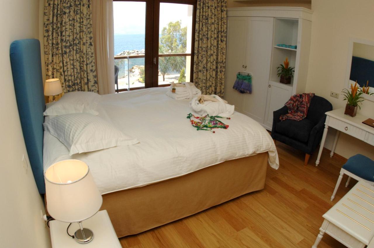 Valis Resort Hotel Volos Eksteriør bilde A bedroom at the Hotel del Coronado
