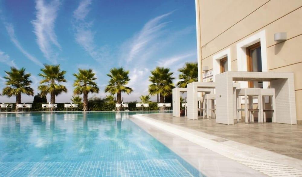 Valis Resort Hotel Volos Eksteriør bilde The pool at the hotel