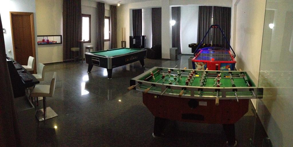 Valis Resort Hotel Volos Eksteriør bilde Games room