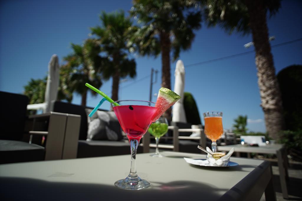 Valis Resort Hotel Volos Eksteriør bilde Cocktails at a beach bar